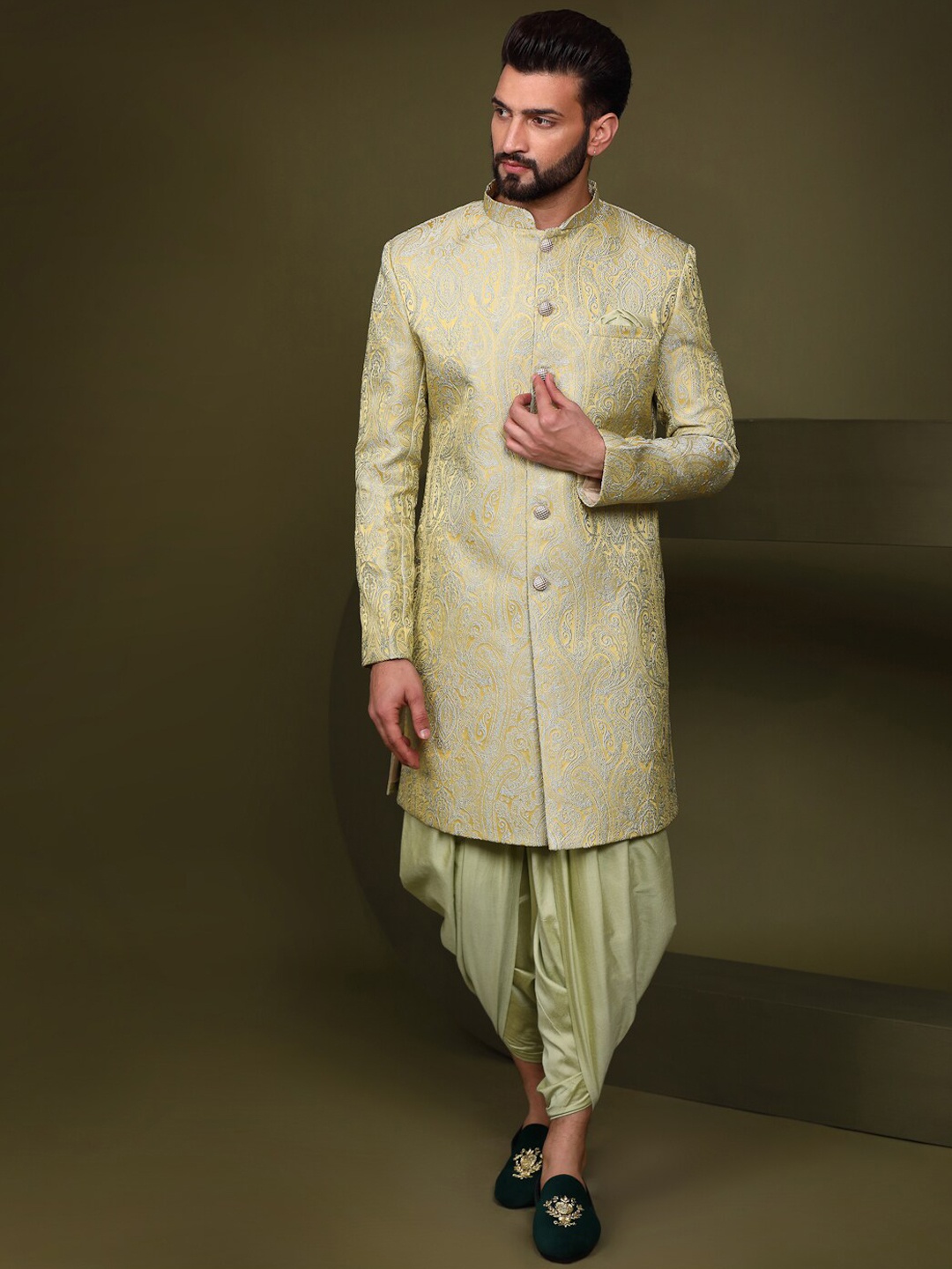 

KISAH Men Woven Design Mandarin Collar Indowestern Sherwani Set, Lime green
