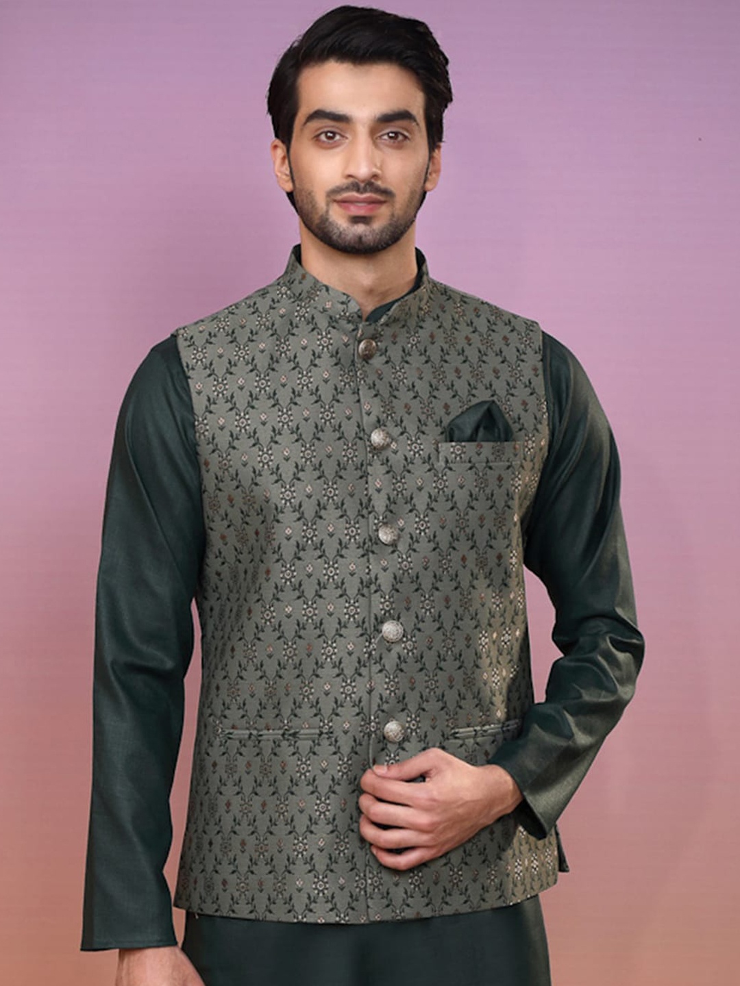 

KISAH Men Self ed Zari Regular Fit Nehru Jacket, Green