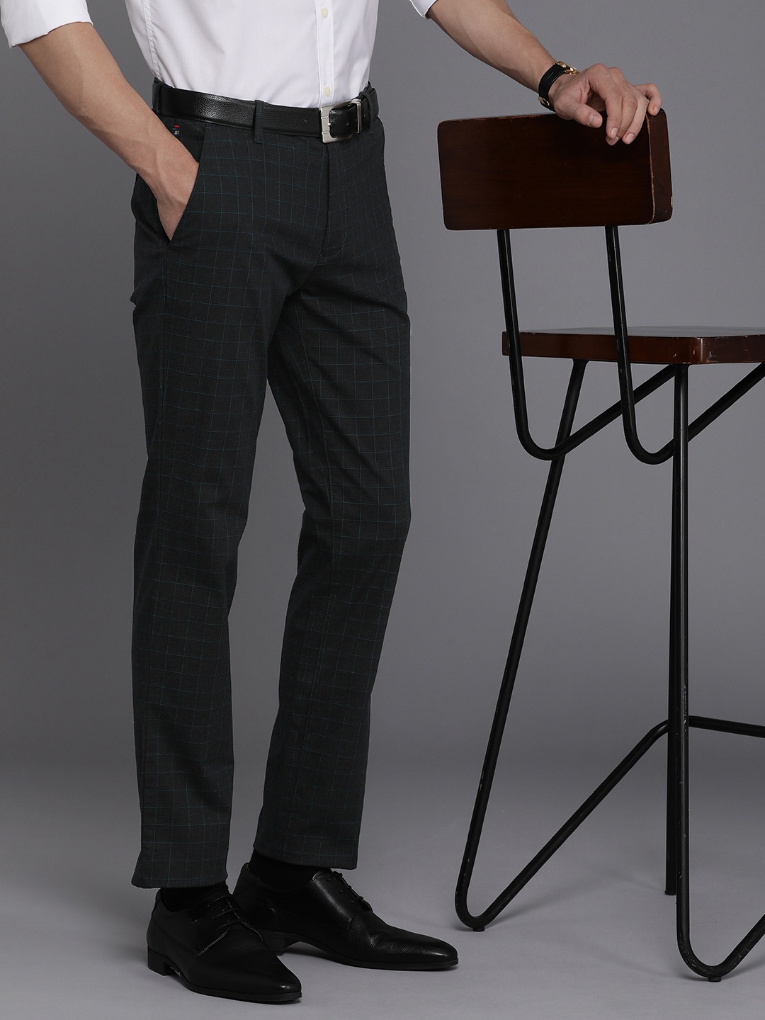 

Raymond Men Checked Slim Fit Chinos Trousers, Grey
