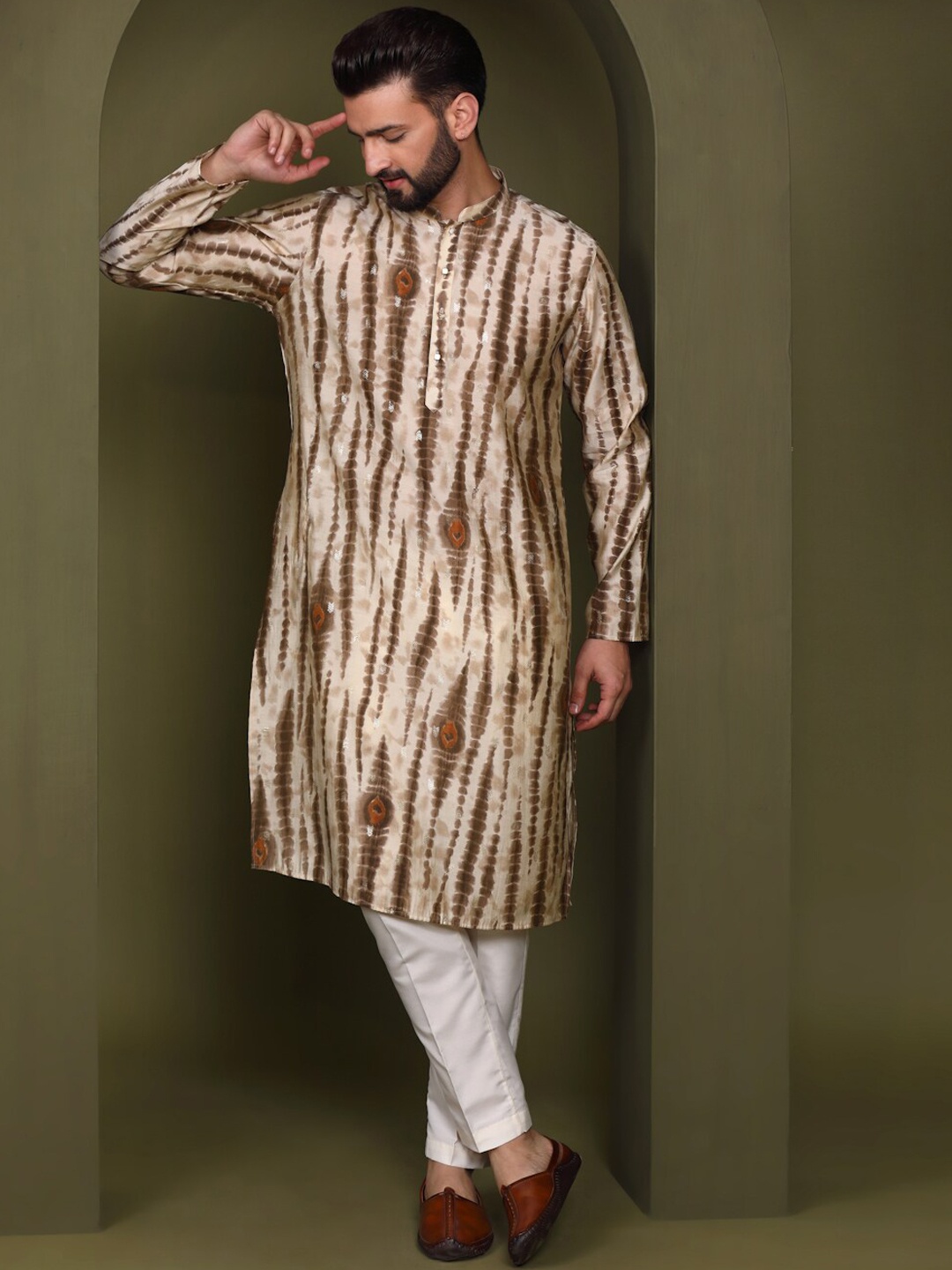 

KISAH Men Beige & Brown Leheriya Kurta