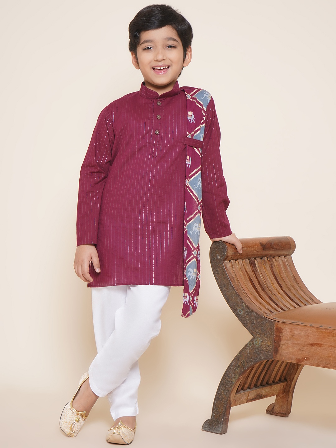 

Aj DEZInES Boys Striped Mandarin Collar Pure Cotton Kurta With Pyjamas, Maroon