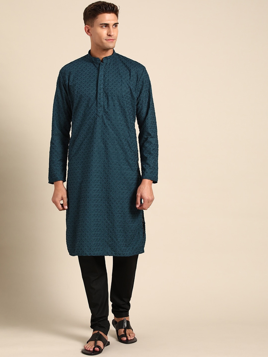 

RAJUBHAI HARGOVINDAS Men Teal Embroidered Chikankari Pastels Kurta