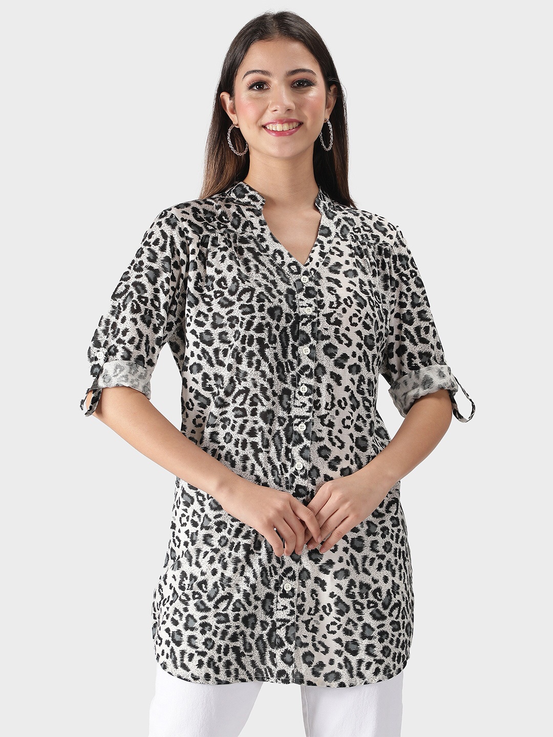 

DEBONATELLA Animal Printed Mandarin Collar Roll-Up Sleeves Georgette Longline Top, White