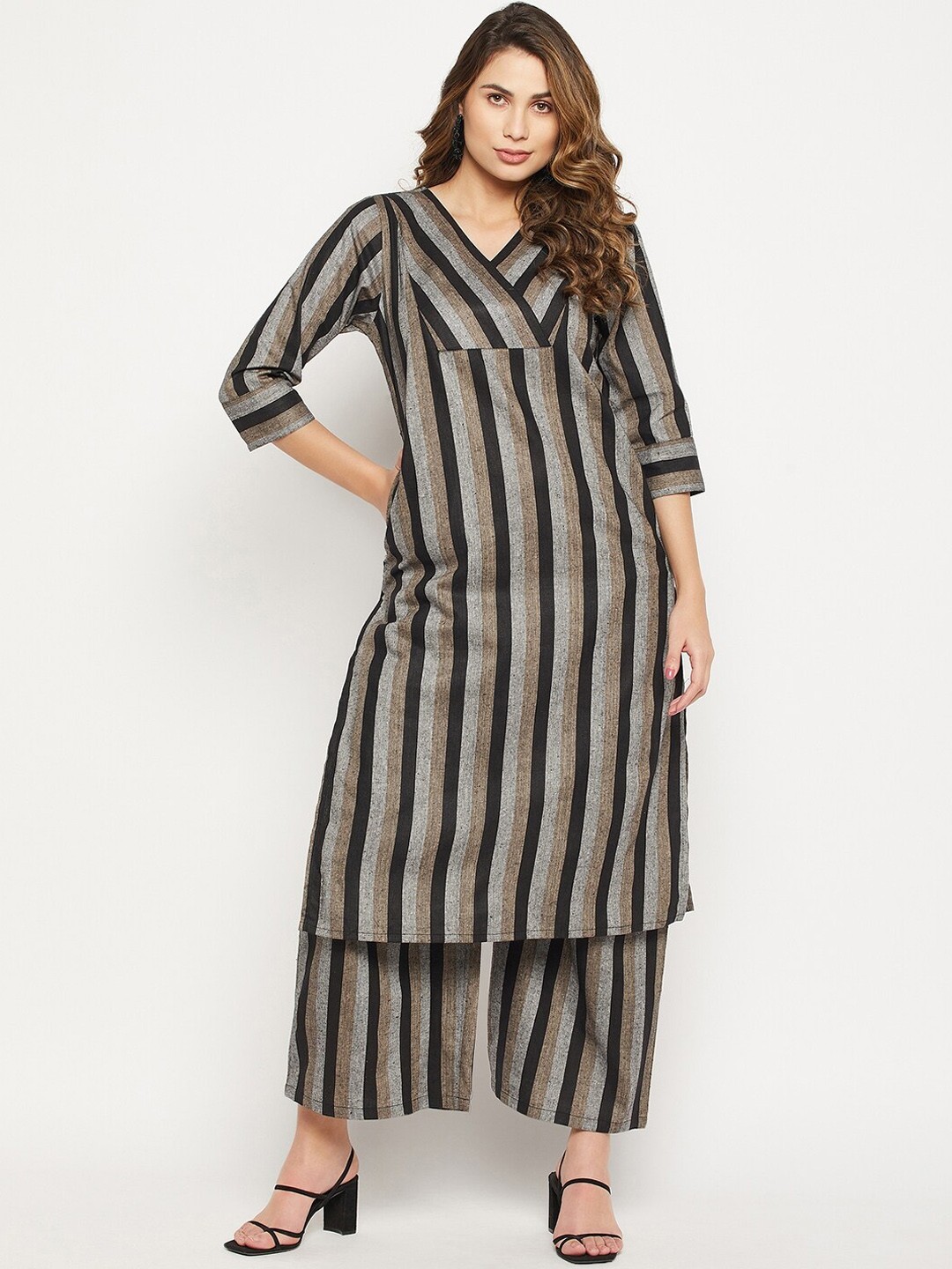 

Bitterlime Striped Pure Cotton Straight Kurta With Palazzos, Grey