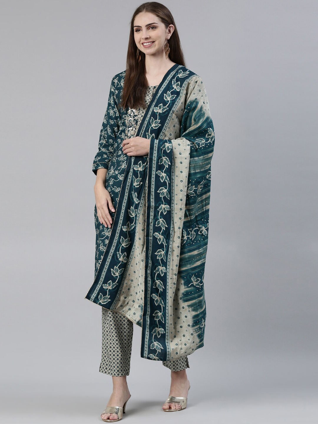 

Neerus Ethnic Motifs Printed Zardozi Kurta With Trousers & Dupatta, Green