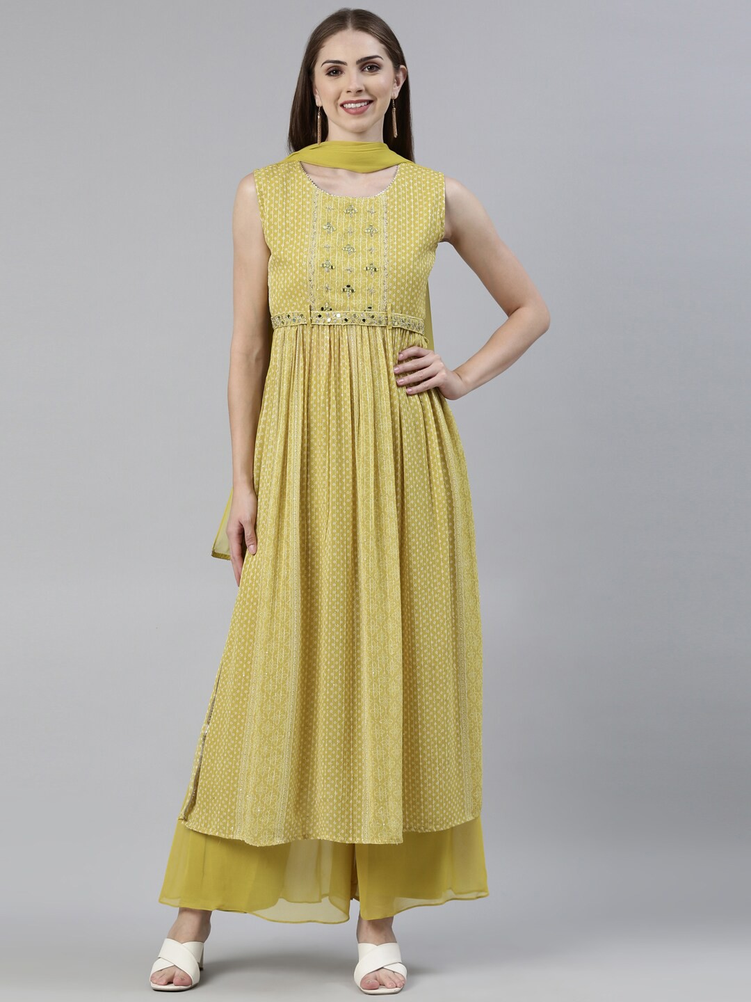 

Neerus Ethnic Motifs Printed Bandhani Mirror Work Kurta With Palazzos & Dupatta, Green