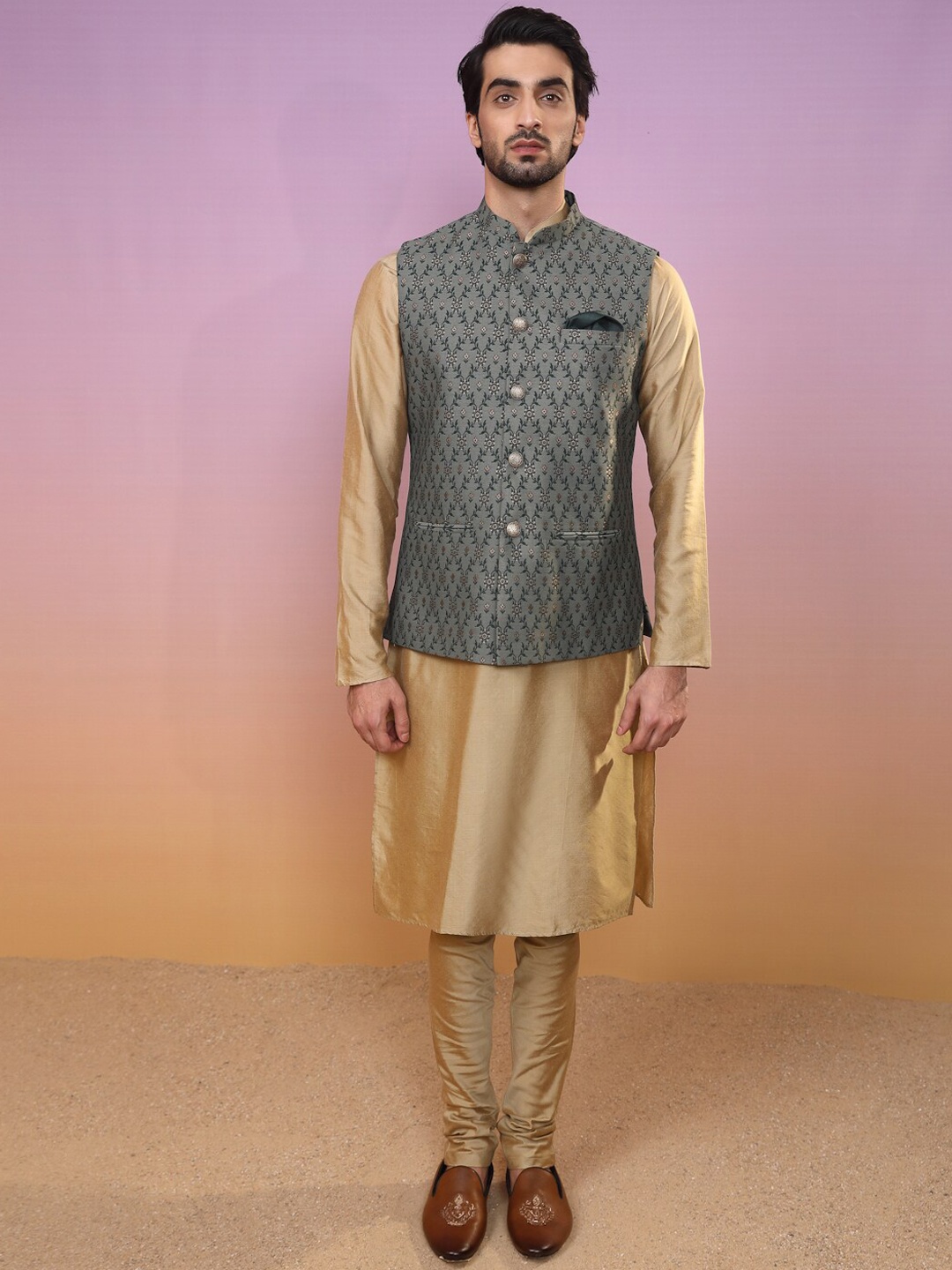 

KISAH Mandarin Collar Straight Kurta With Churidar & Floral Jacquard Nehru Jacket, Gold