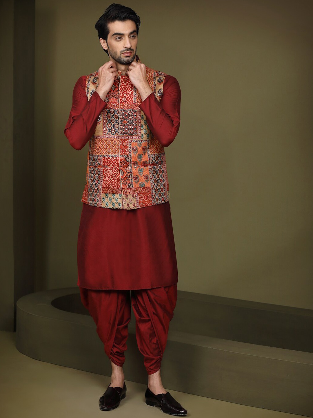 

KISAH Men Abstract Printed Regular Fit Kurta Jacket Dhoti Set, Maroon