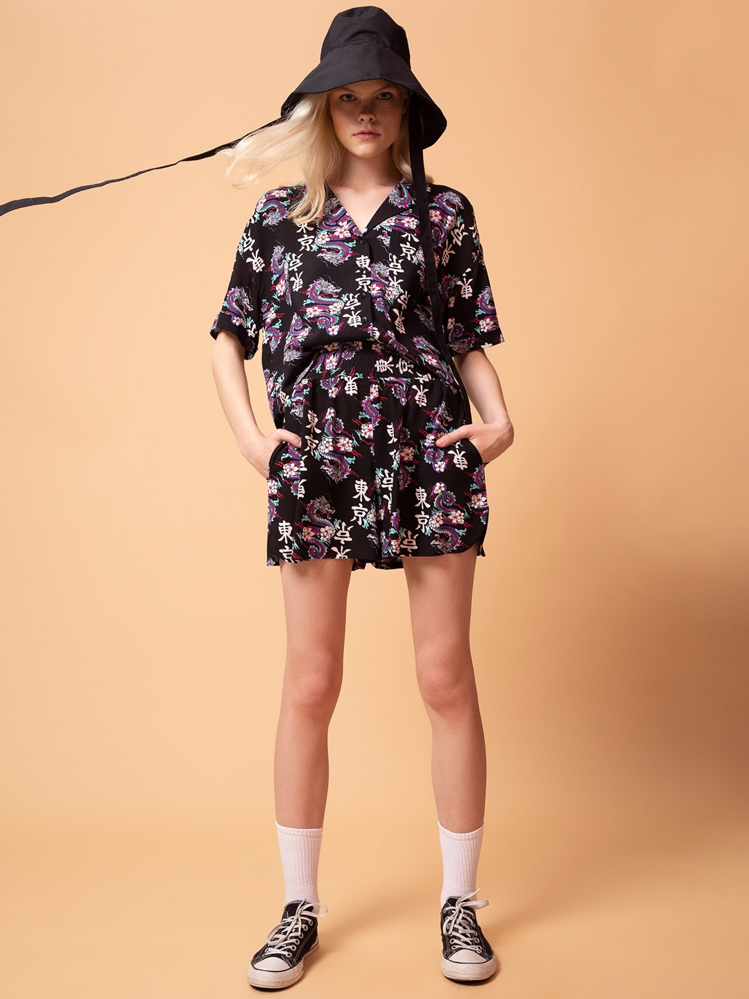 

DeFacto Women Floral Printed Mid Rise Casual Shorts, Black