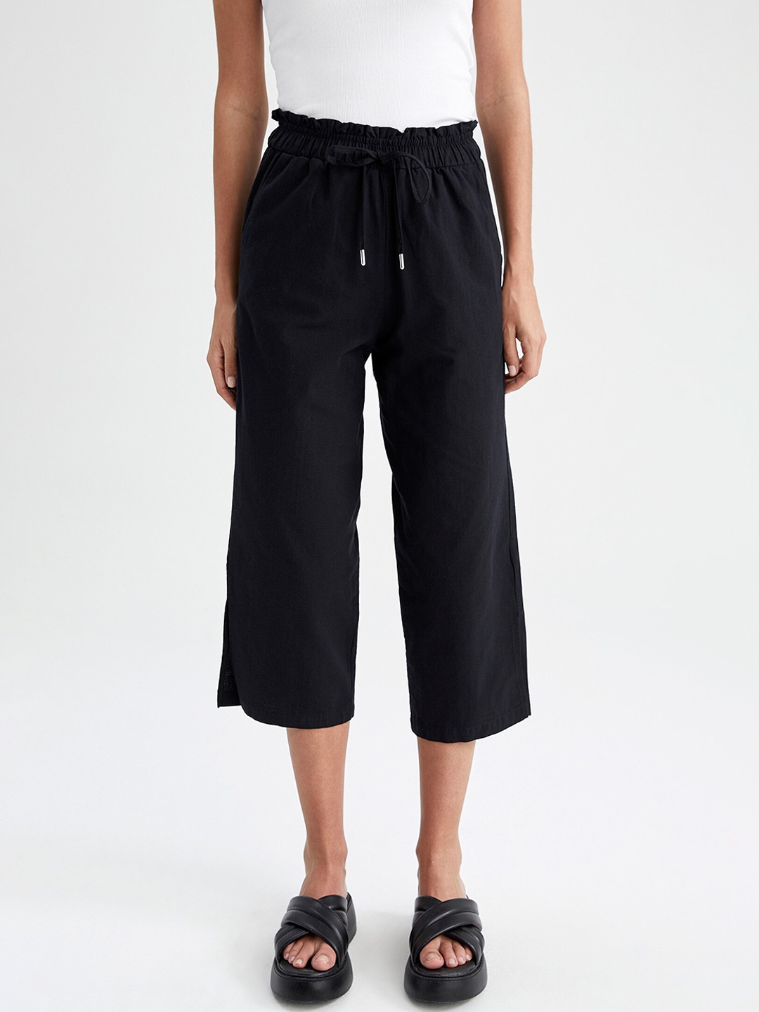 

DeFacto Women Three-Fourth Pure Cotton Parallel Trousers, Black
