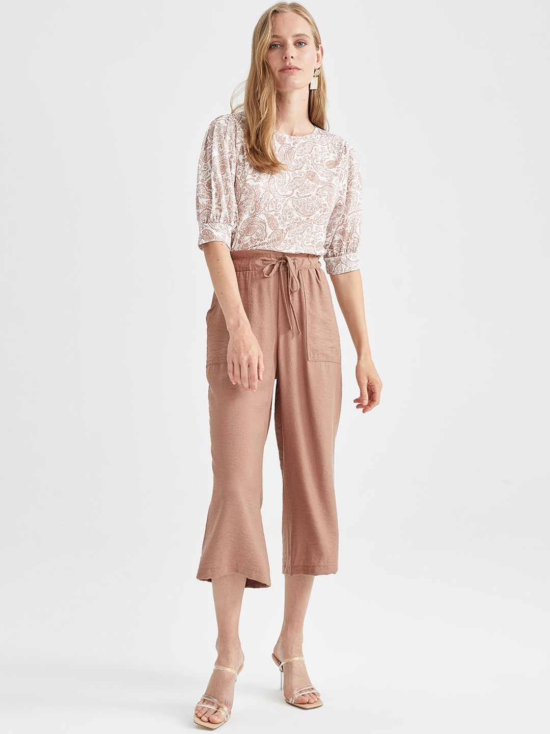 

DeFacto Women Mid-Rise Three-Fourth Length Plain Culottes, Camel brown