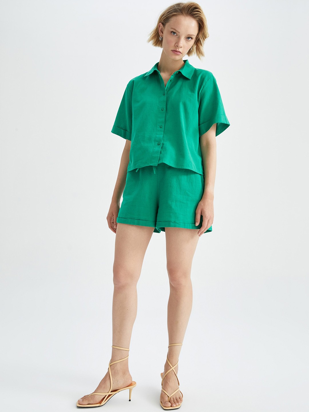 

DeFacto Women Mid-Rise Cotton Linen Shorts, Green