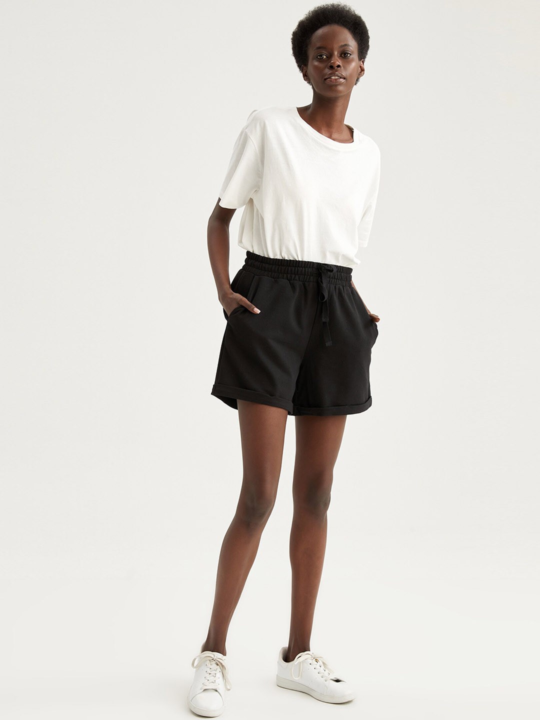 

DeFacto Women Mid-Rise Shorts, Black