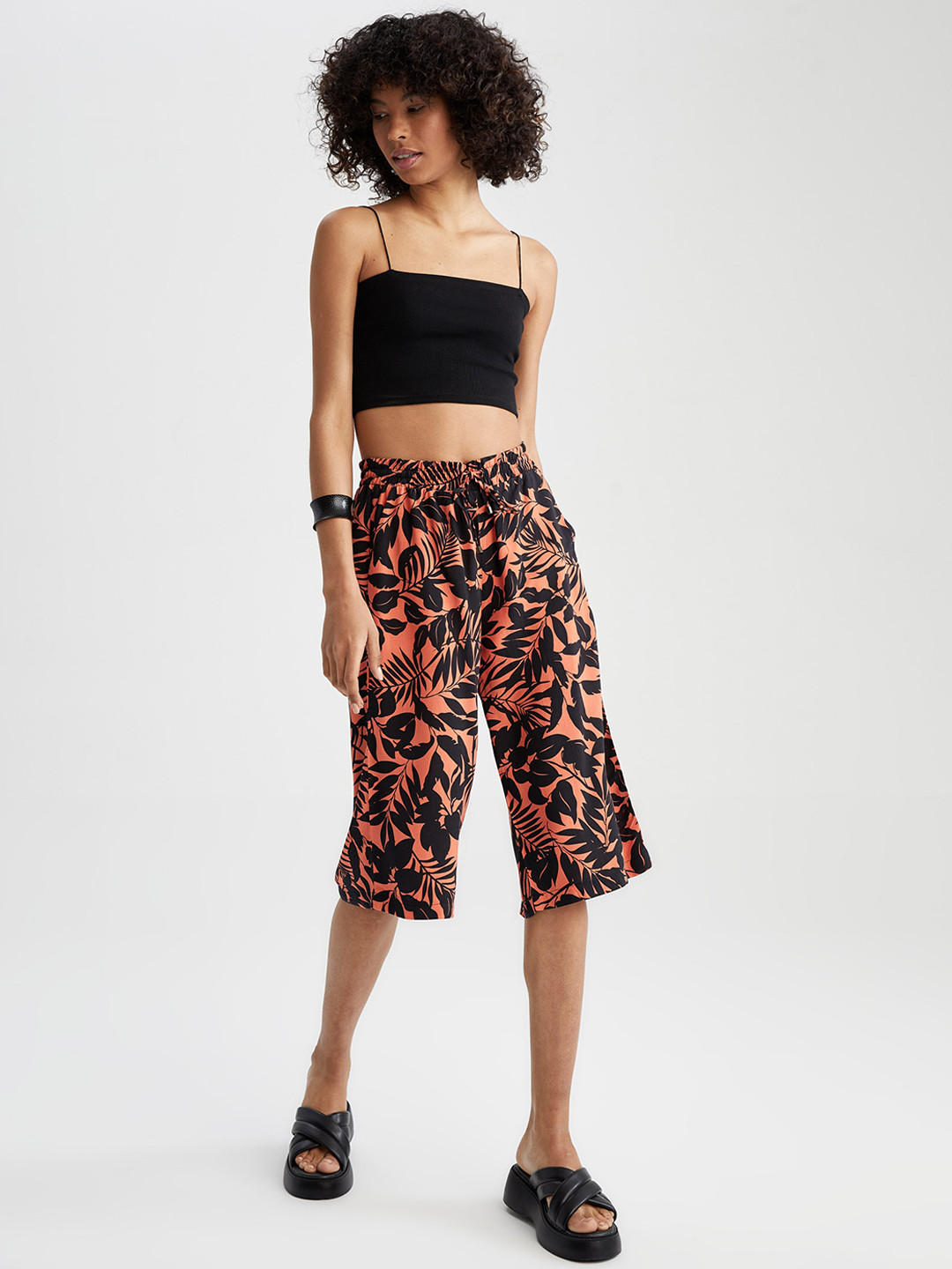 

DeFacto Women High-Rise Shorts, Orange