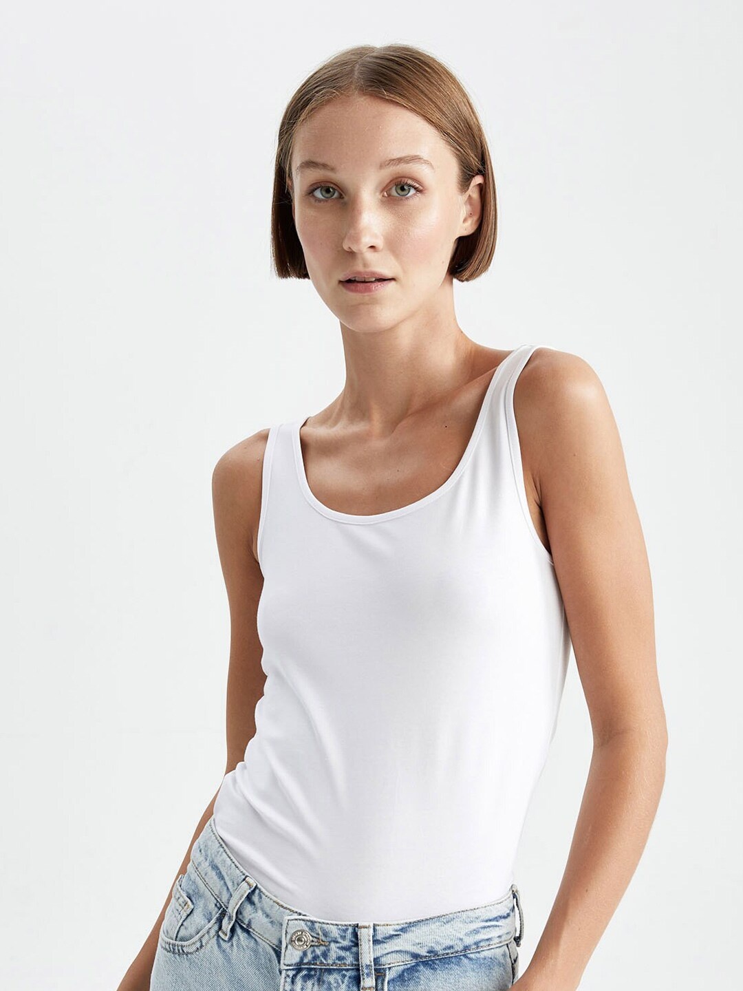 

DeFacto Round Neck Knitted Tank Top, White
