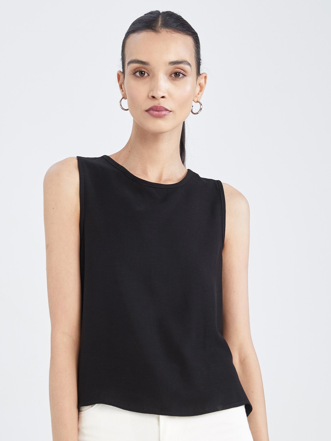 

DeFacto Round Neck Regular Top, Black