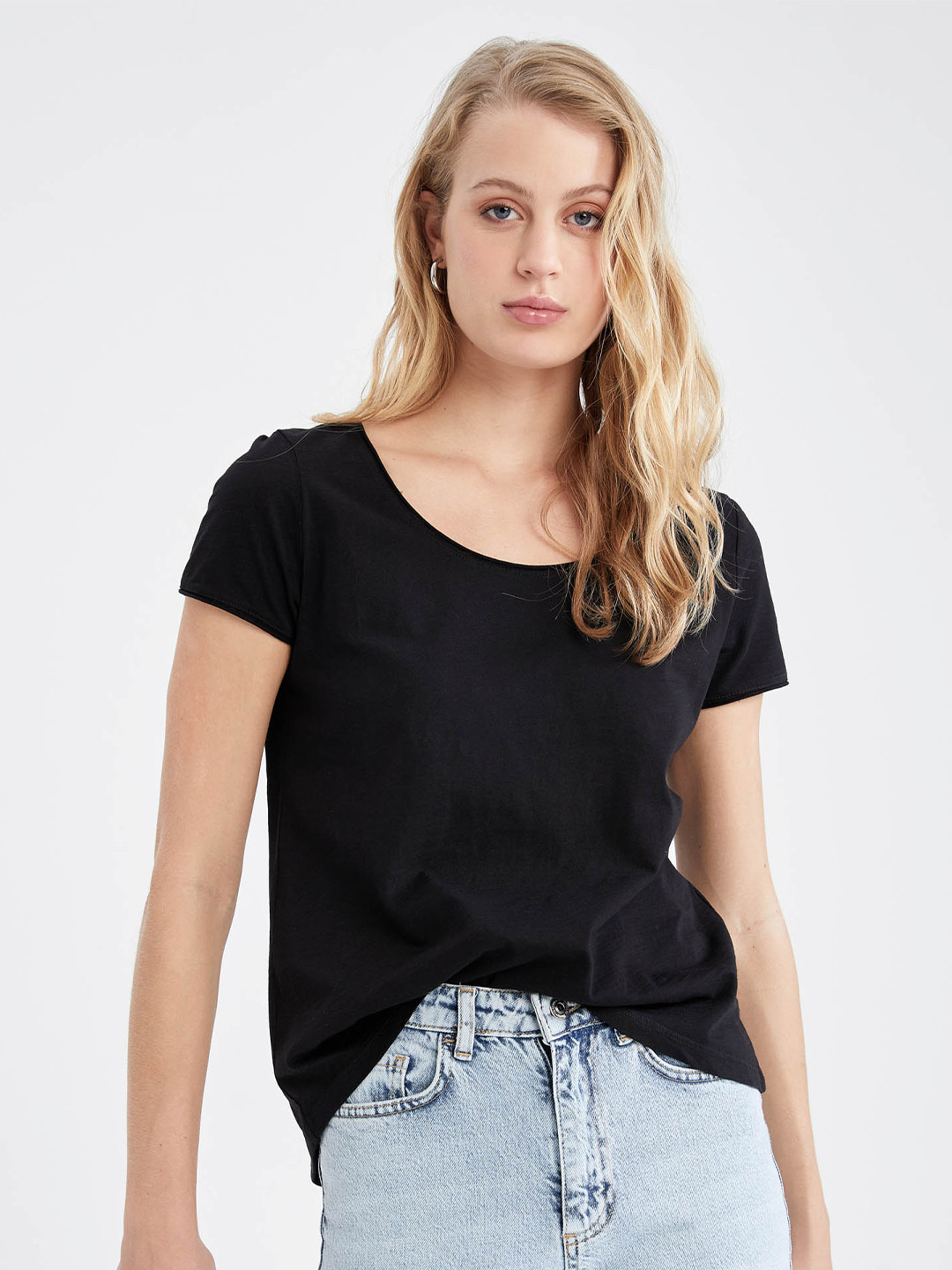 

DeFacto Round Neck Pure Cotton T-shirt, Black