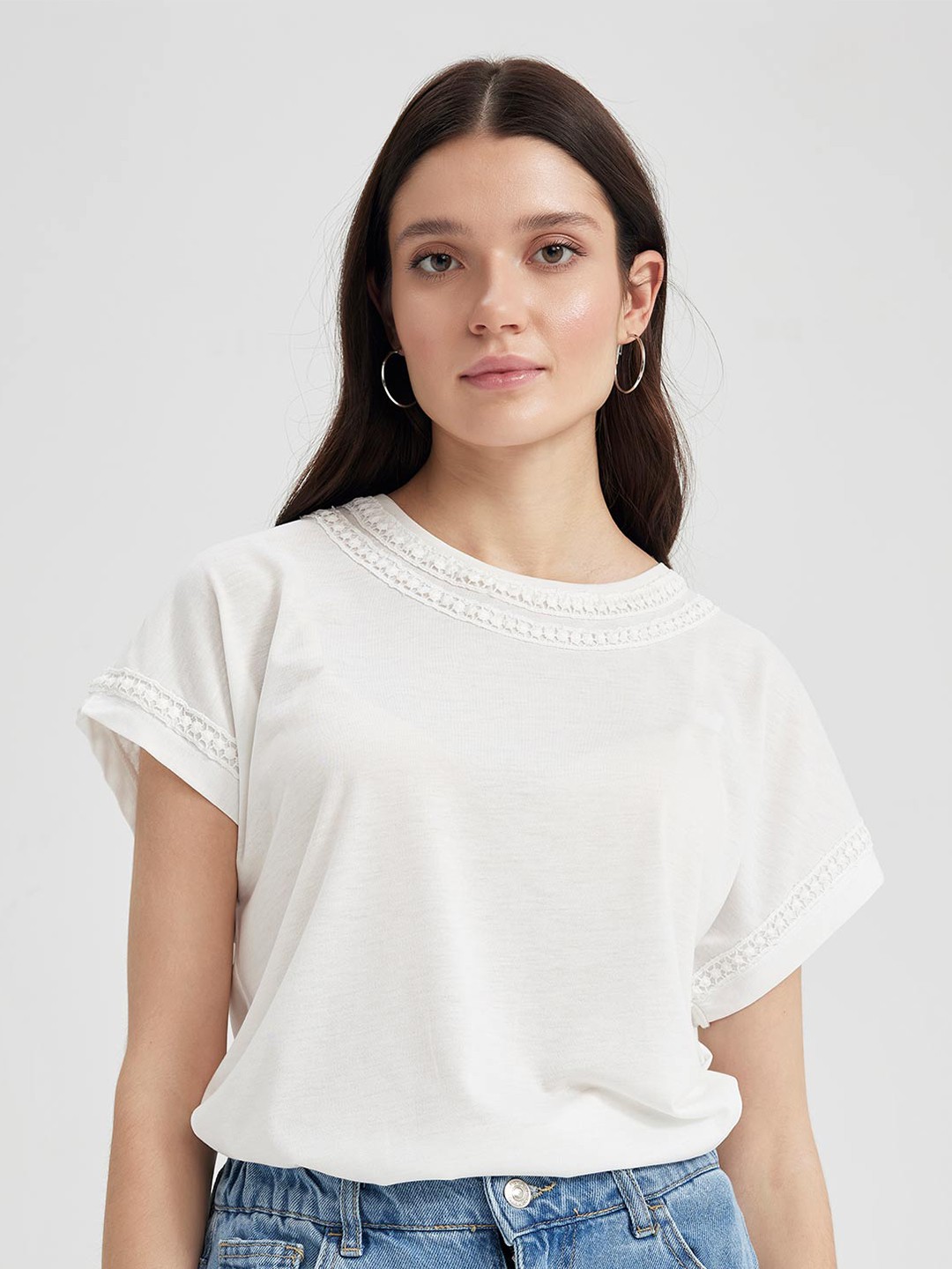 

DeFacto Round Neck Extended Sleeves T-shirt, White
