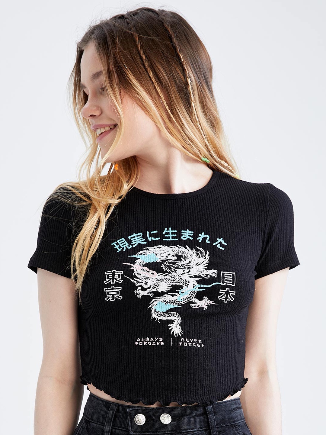 

DeFacto Graphic Printed Round Neck Crop T-shirt, Black