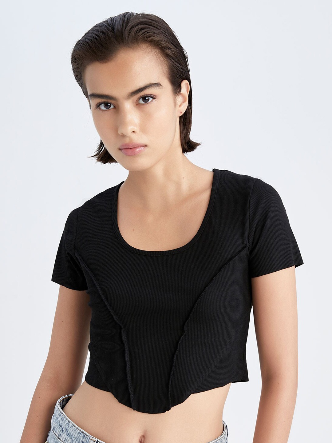 

DeFacto Scoop Neck Raw Edges Crop T-shirt, Black