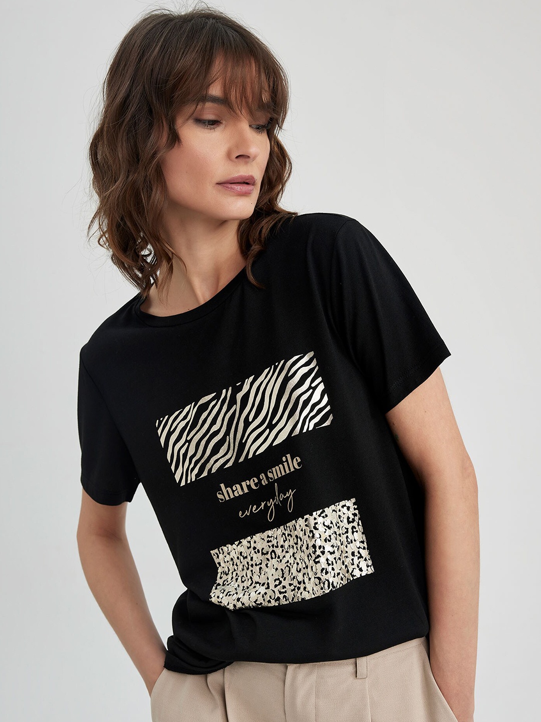 

DeFacto Graphic Printed Round Neck T-shirt, Black