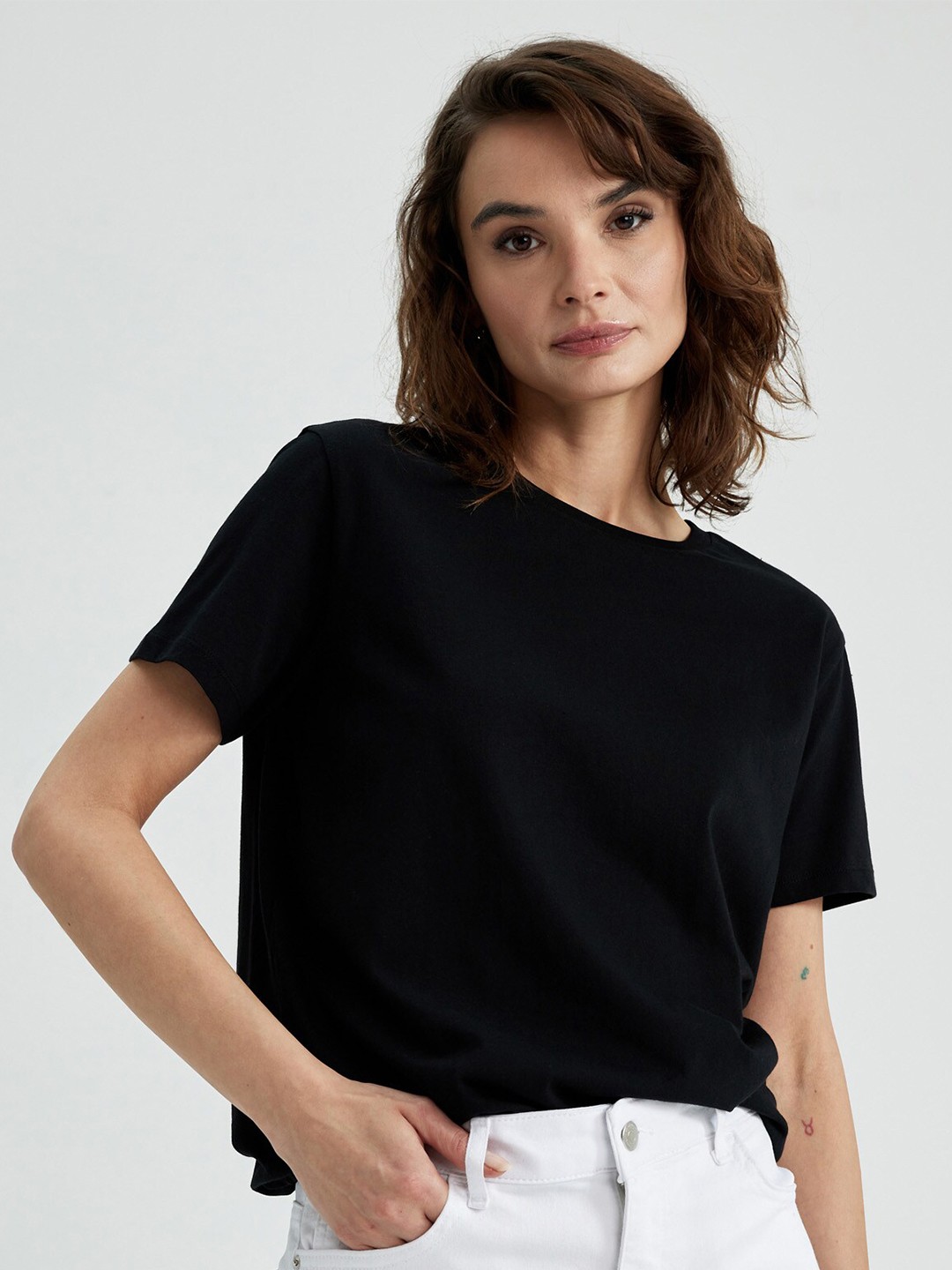 

DeFacto Round Neck Pure Cotton T-shirt, Black