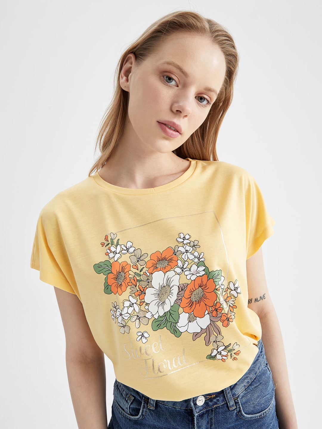

DeFacto Floral Printed Dolman Sleeve T-shirt, Yellow