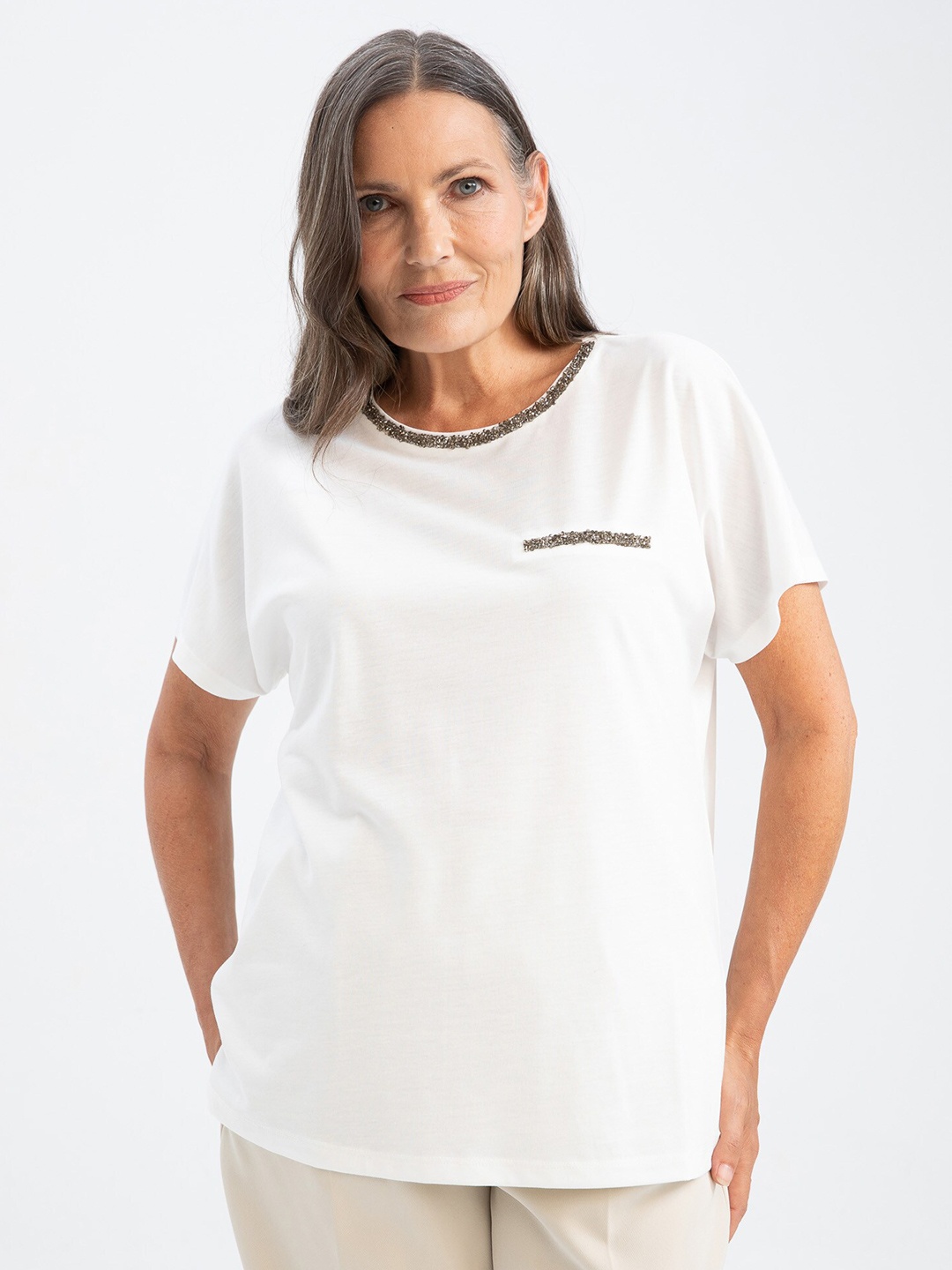 

DeFacto Round Embellished Neck Dolman Sleeves T-shirt, White