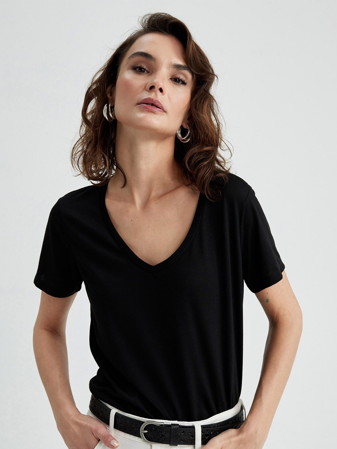 

DeFacto V-Neck Short Sleeves T-shirt, Black