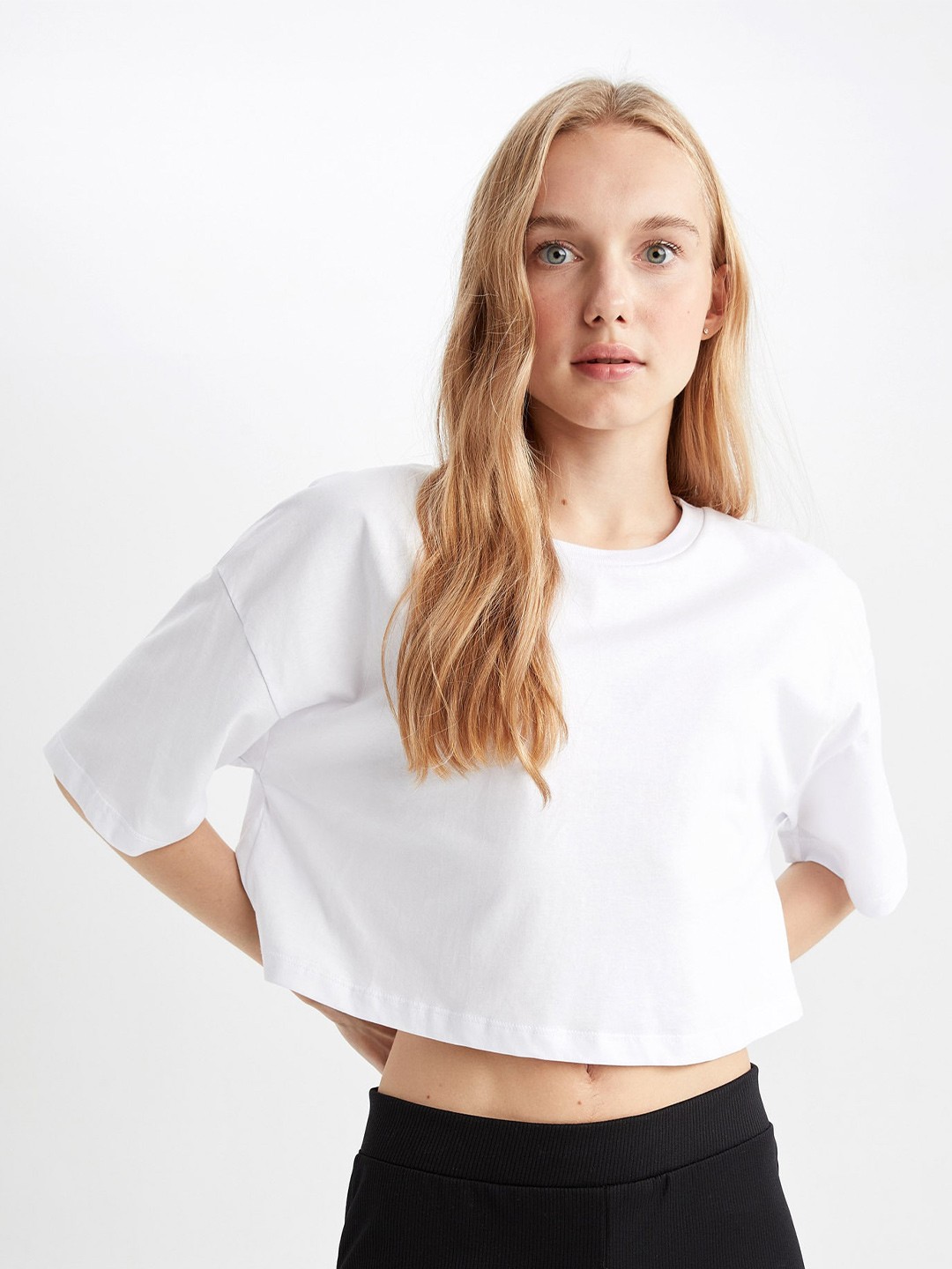 

DeFacto Drop Shoulder Sleeves Pure Cotton Boxy Fit Crop T-shirt, White
