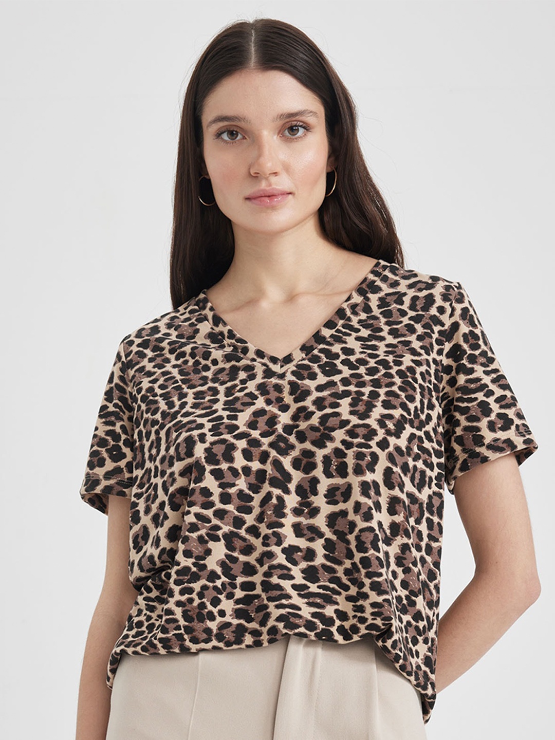 

DeFacto Animal Printed V-Neck T-shirt, Beige
