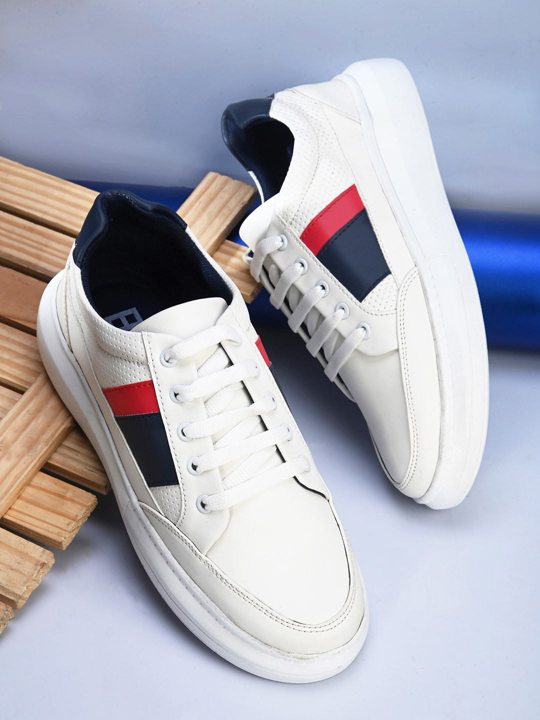 

HERE&NOW Men Round Toe Lightweight Lace-Ups Colourblocked Sneakers, White