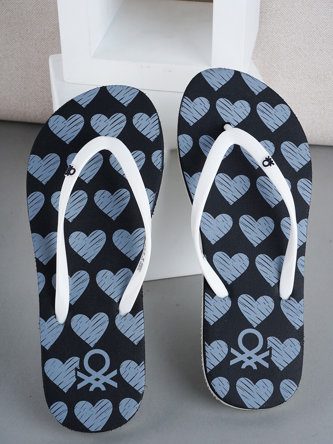 United Colors of Benetton Women Printed Rubber Thong Flip-Flops, Black