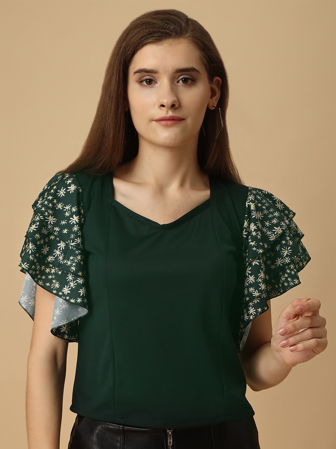 

Paralians Floral Printed V-Neck Flared Sleeves Top, Green