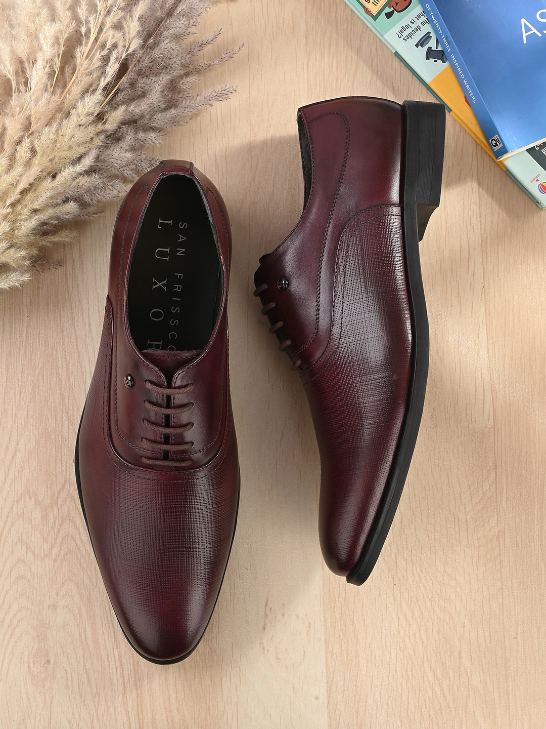 

San Frissco Men Textured Genuine Leather Formal Oxfords, Maroon