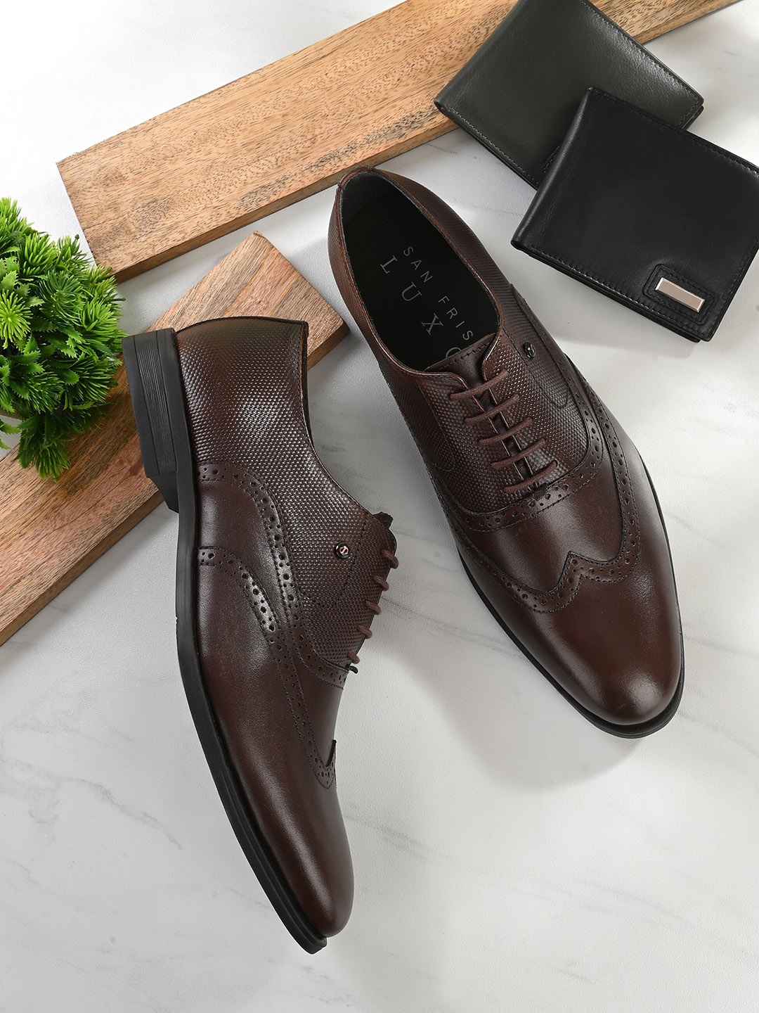 

San Frissco Men Textured Genuine Leather Comfort-Fit Formal Brogue, Brown
