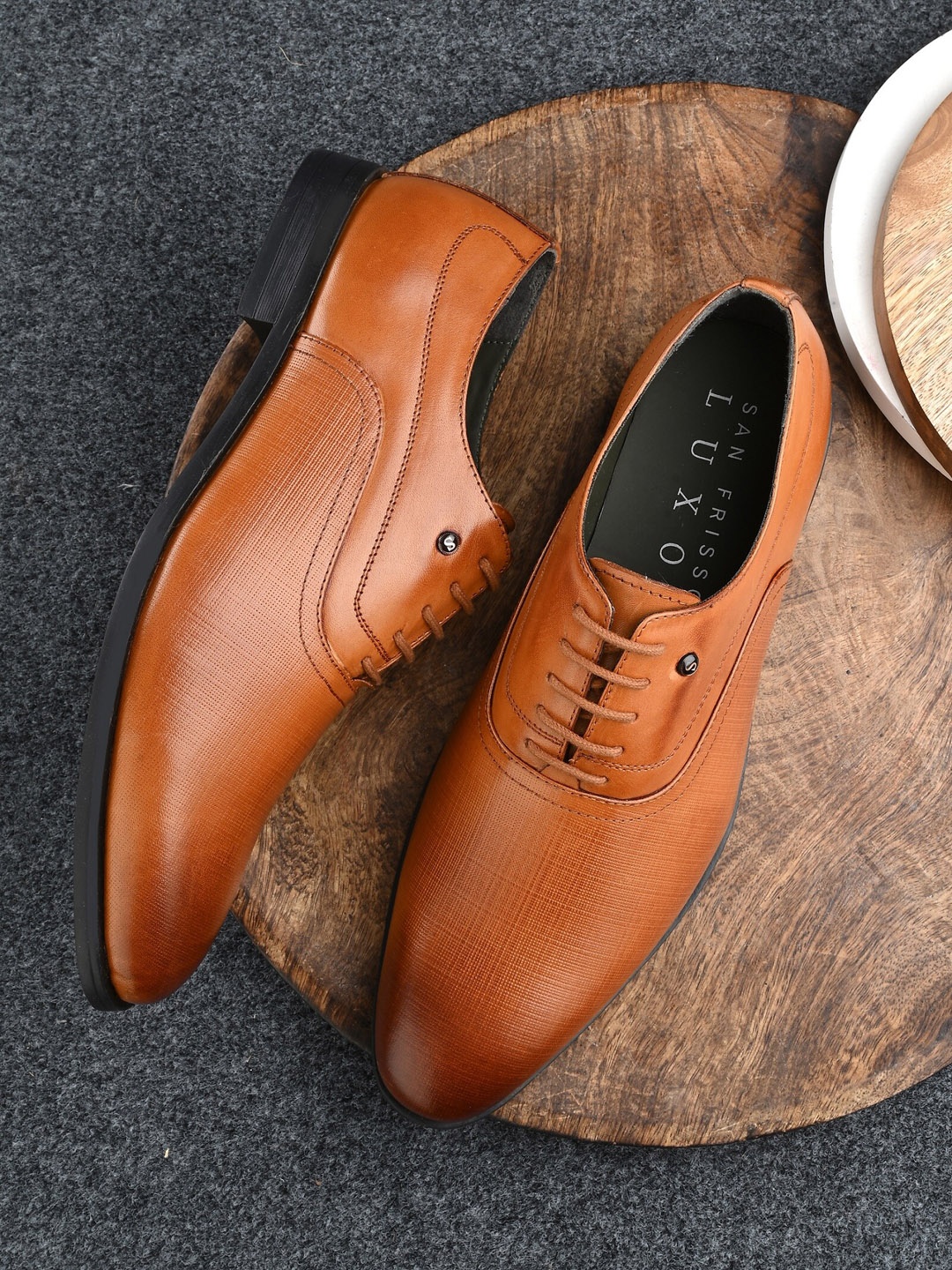 

San Frissco Men Textured Genuine Leather Formal Oxfords, Tan