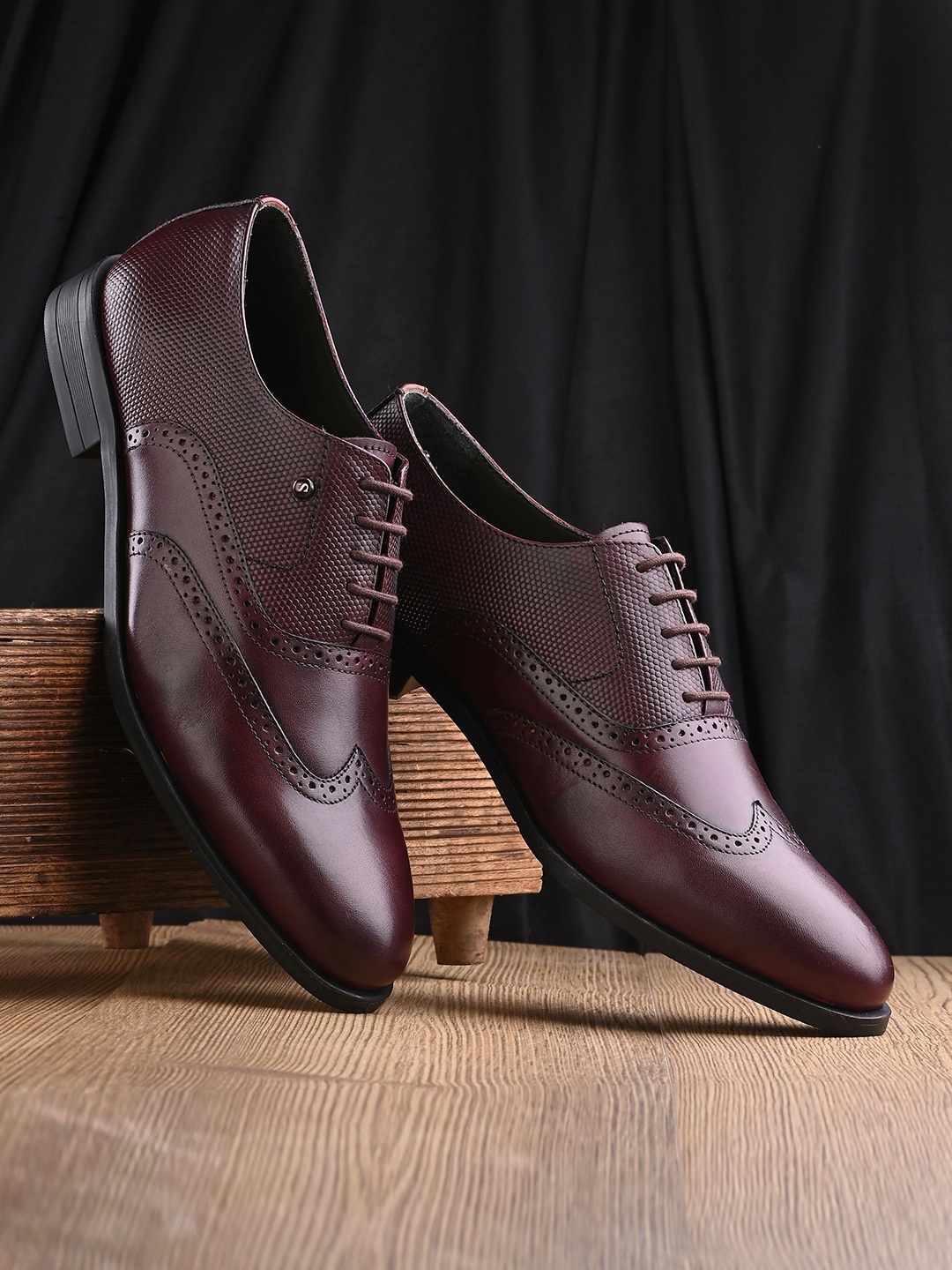 

San Frissco Men Textured Genuine Leather Comfort-Fit Formal Brogue, Maroon