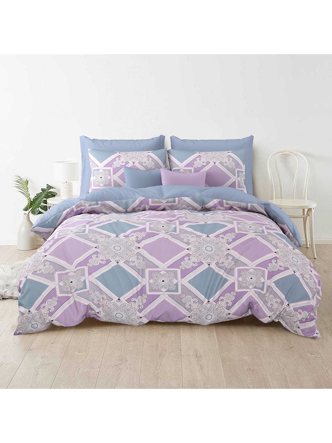 

Salona Bichona Premium Purple & Blue Geometric 144 TC King Bedsheet With 2 Pillow Covers