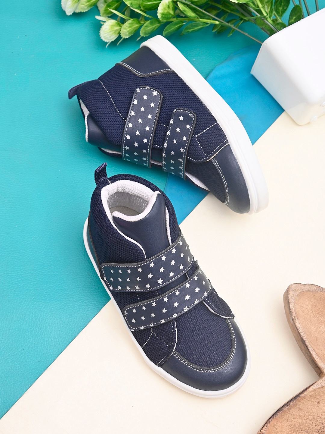 

BRISKERS Kids Round Toe Lace-Ups Lightweight Embellished Sneakers, Blue