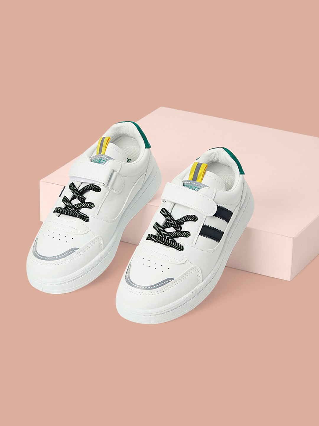 

Pantaloons Junior Boys Round Toe Lace-Ups Sneakers, White