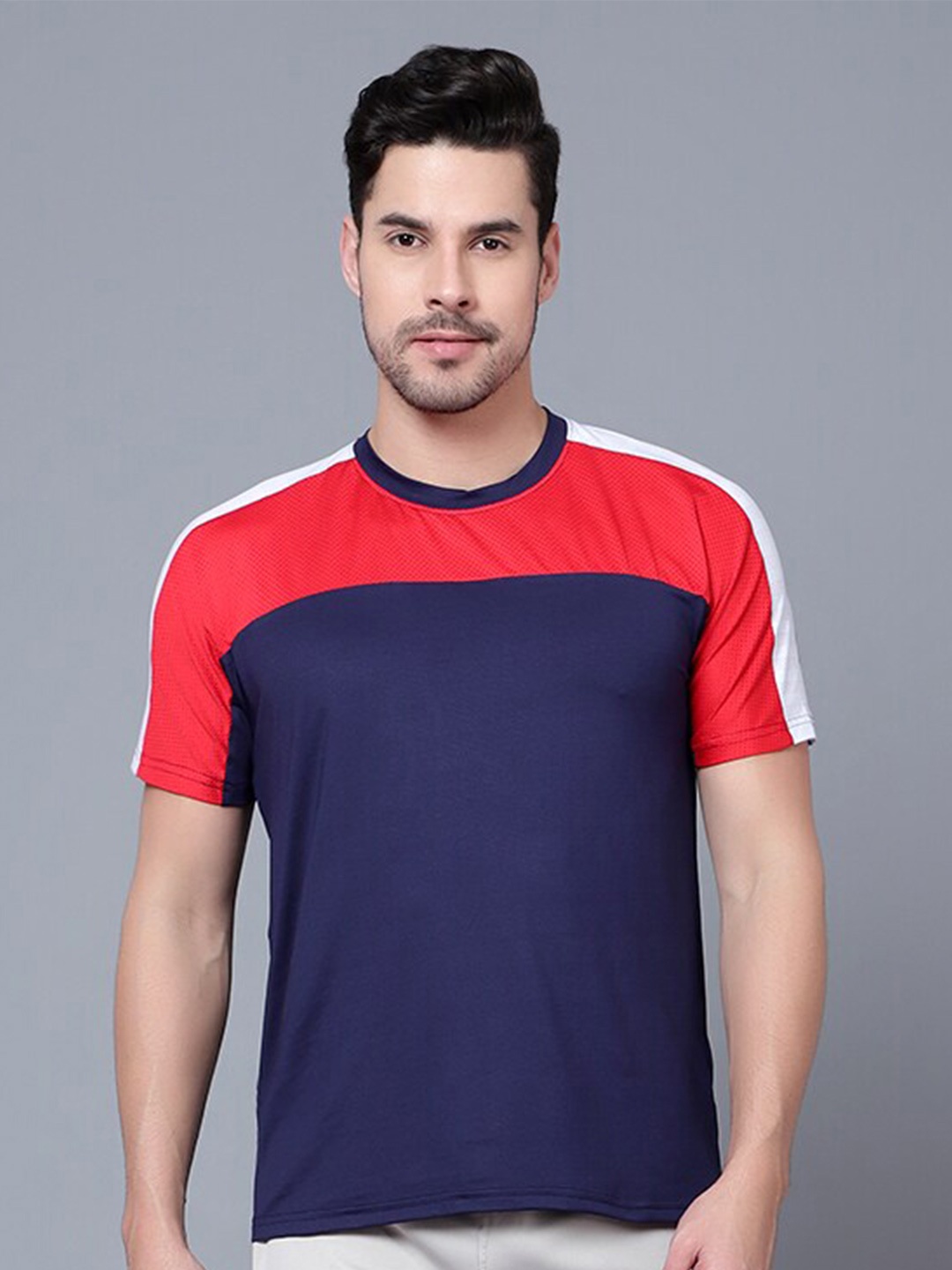 

Shiv Naresh Colourblocked 3D Chassis T-shirt, Navy blue