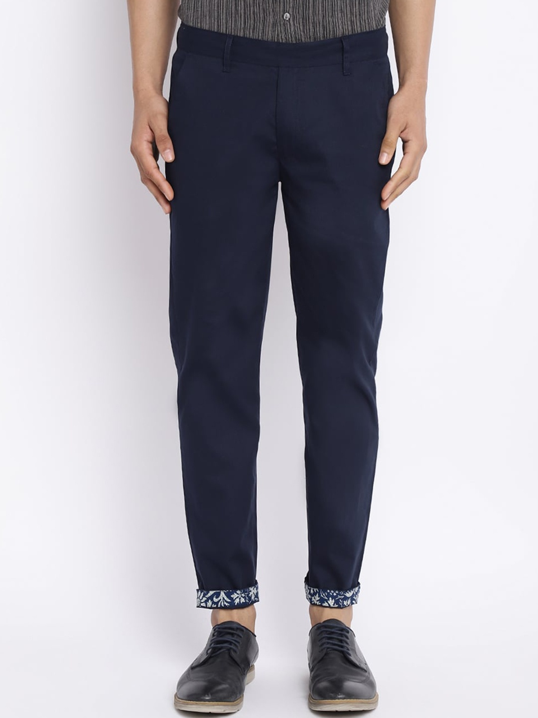 

Fabindia FabBasic Men Mid-Rise Cotton Chinos, Navy blue