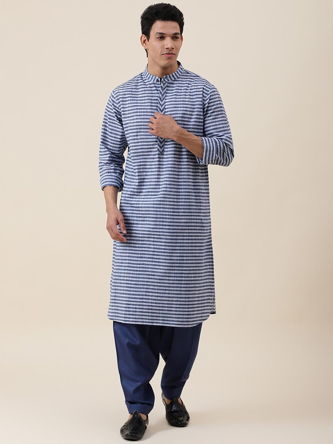 

Fabindia Mandarin Collar Curved Striped Straight Cotton Kurta, Blue