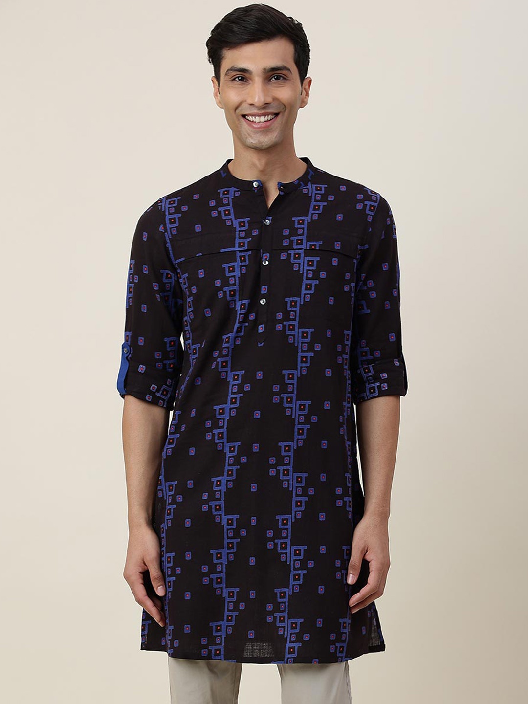 

Fabindia Geometric Printed Mandarin Collar Roll Up Sleeves Pure Cotton Kurta, Black