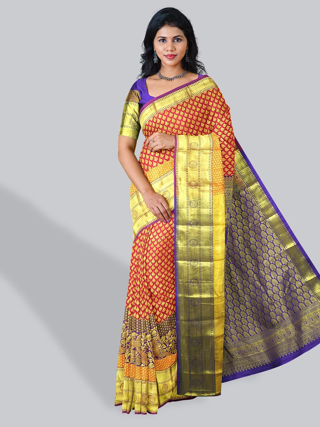 

Kalamandir Ethinic Motifs Woven Design Zari Saree, Red