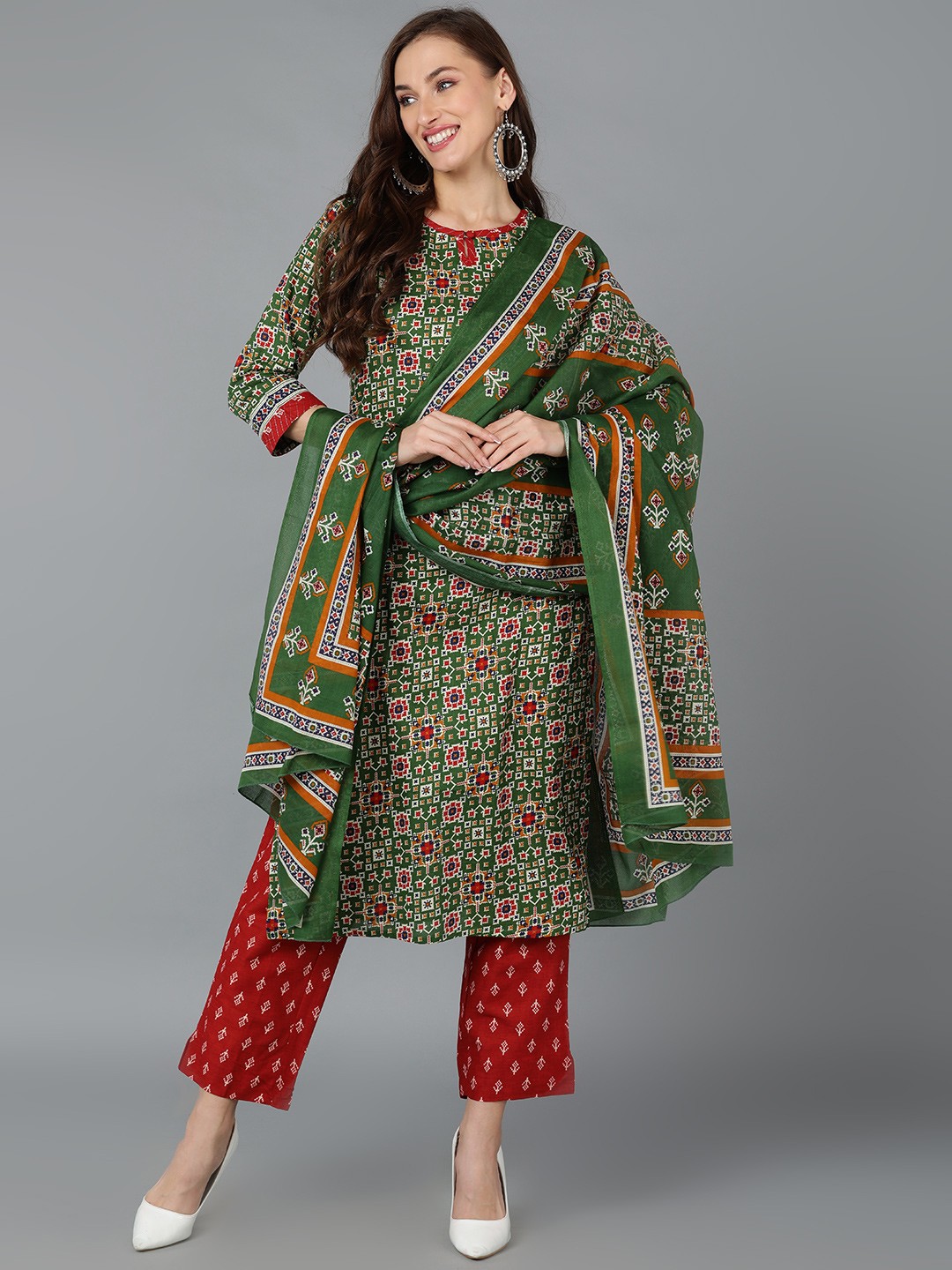 

AHIKA Ethnic Motif Printed Keyhole Neck Pure Cotton Kurta With Trousers & Dupatta, Green
