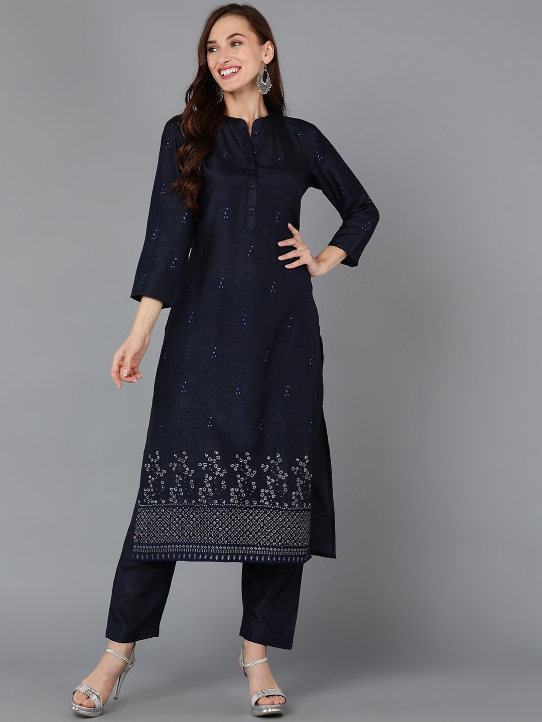 

AHIKA Ethnic Motifs Embroidered Mandarin Collar Sequinned Kurta, Navy blue