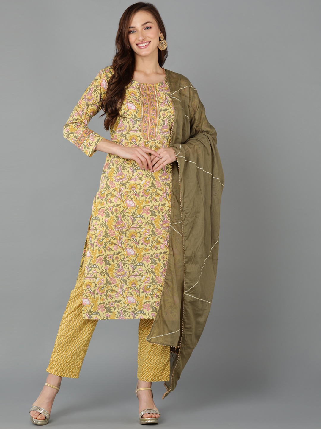

AHIKA Floral Printed Gotta Patti Pure Cotton Kurta with Trousers & Dupatta, Yellow