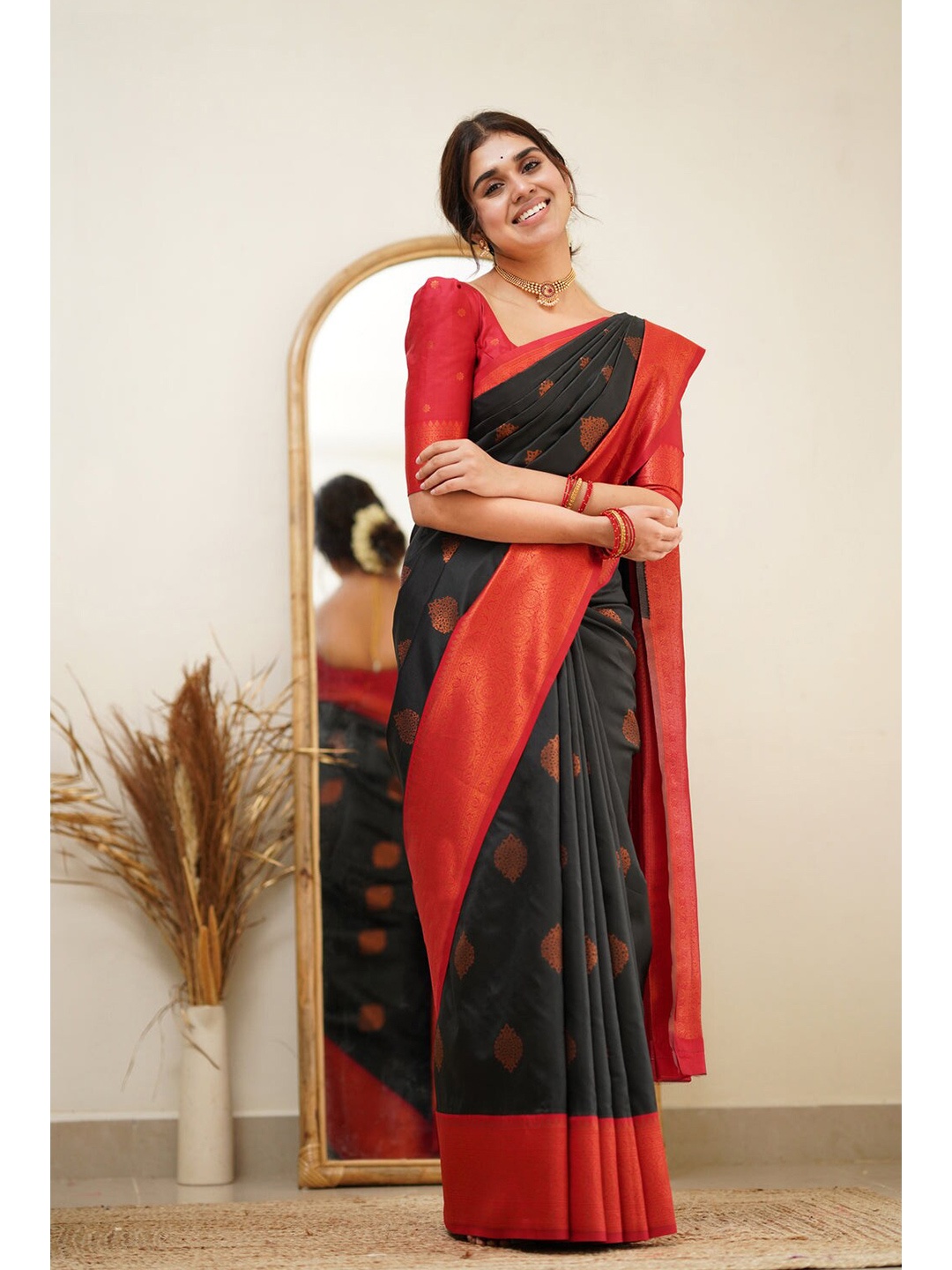 

Wuxi Ethinic Motifs Woven Design Zari Pure Silk Banarasi Saree, Black